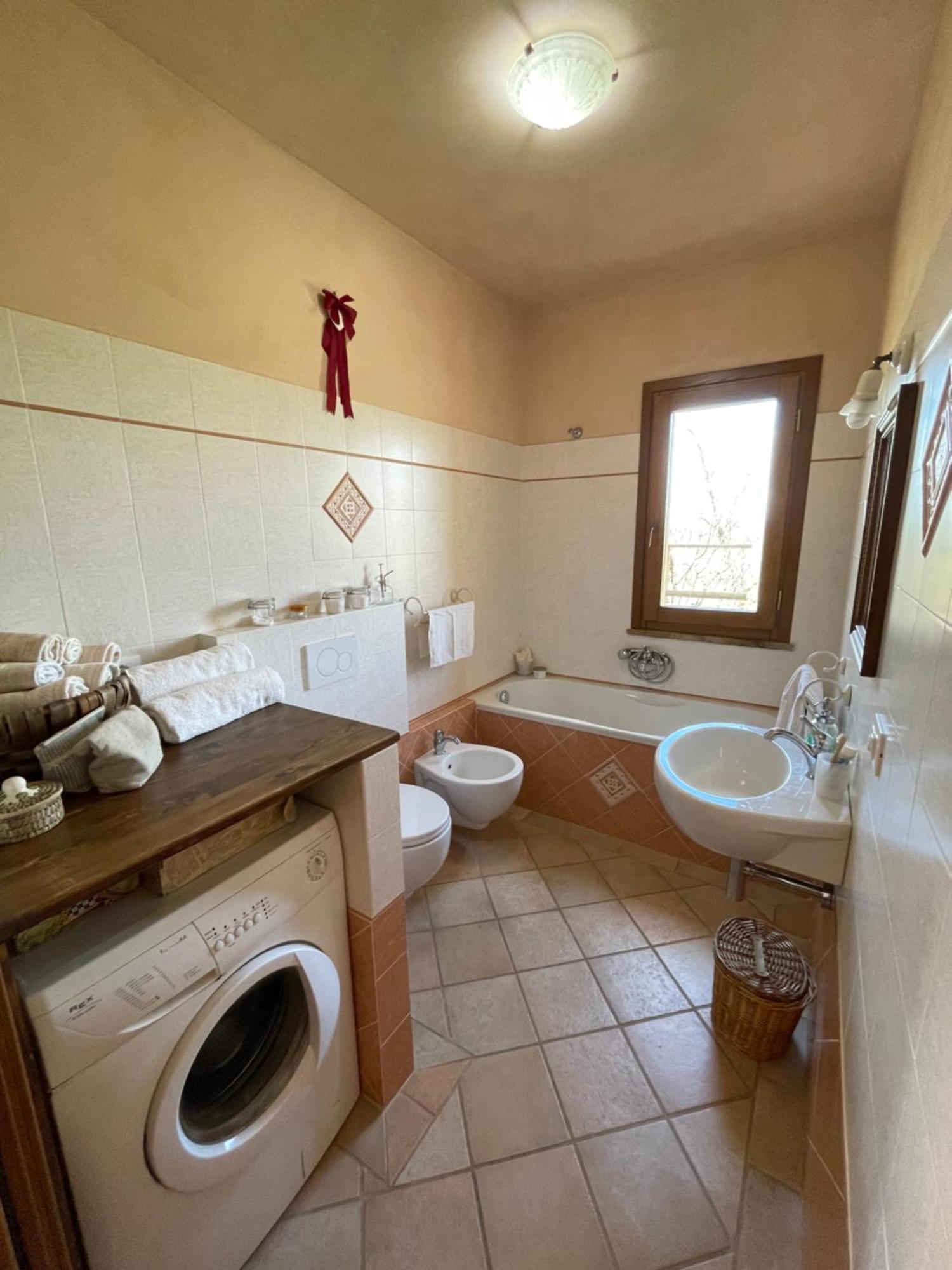 Agriturismo Podere Le Tombe Guest House Palaia Luaran gambar