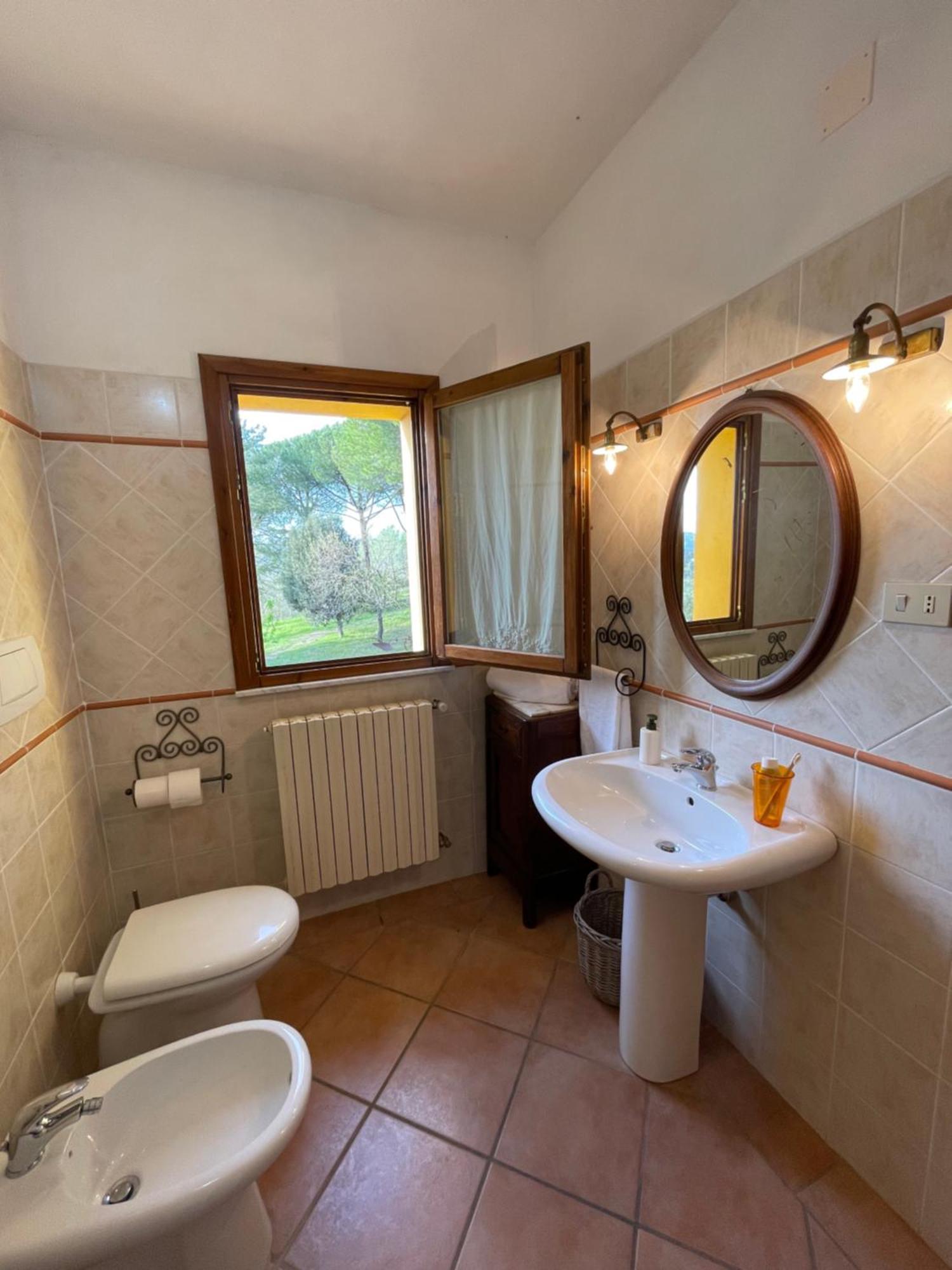 Agriturismo Podere Le Tombe Guest House Palaia Bilik gambar